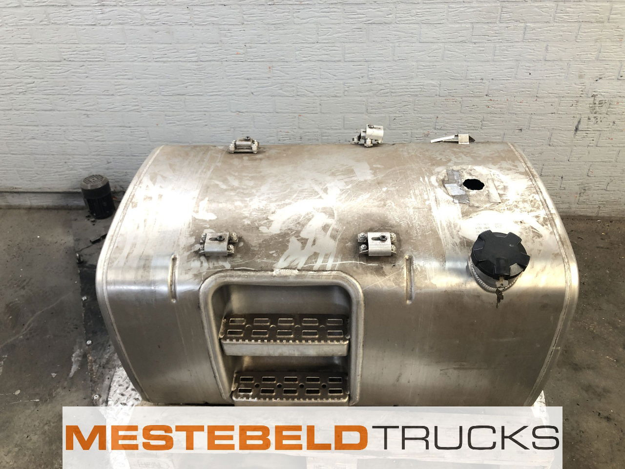 DAF Brandstoftank 400 liter - מערכת דלק עבור משאית: תמונה 1 DAF Brandstoftank 400 liter - מערכת דלק עבור משאית: תמונה 1