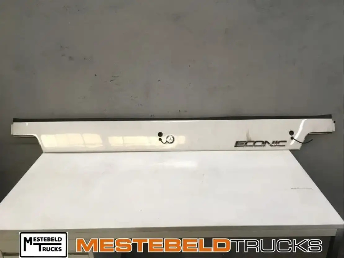 Mercedes-Benz Frontplaat boven grille - תא ופנים הרכב עבור משאית: תמונה 1 Mercedes-Benz Frontplaat boven grille - תא ופנים הרכב עבור משאית: תמונה 1