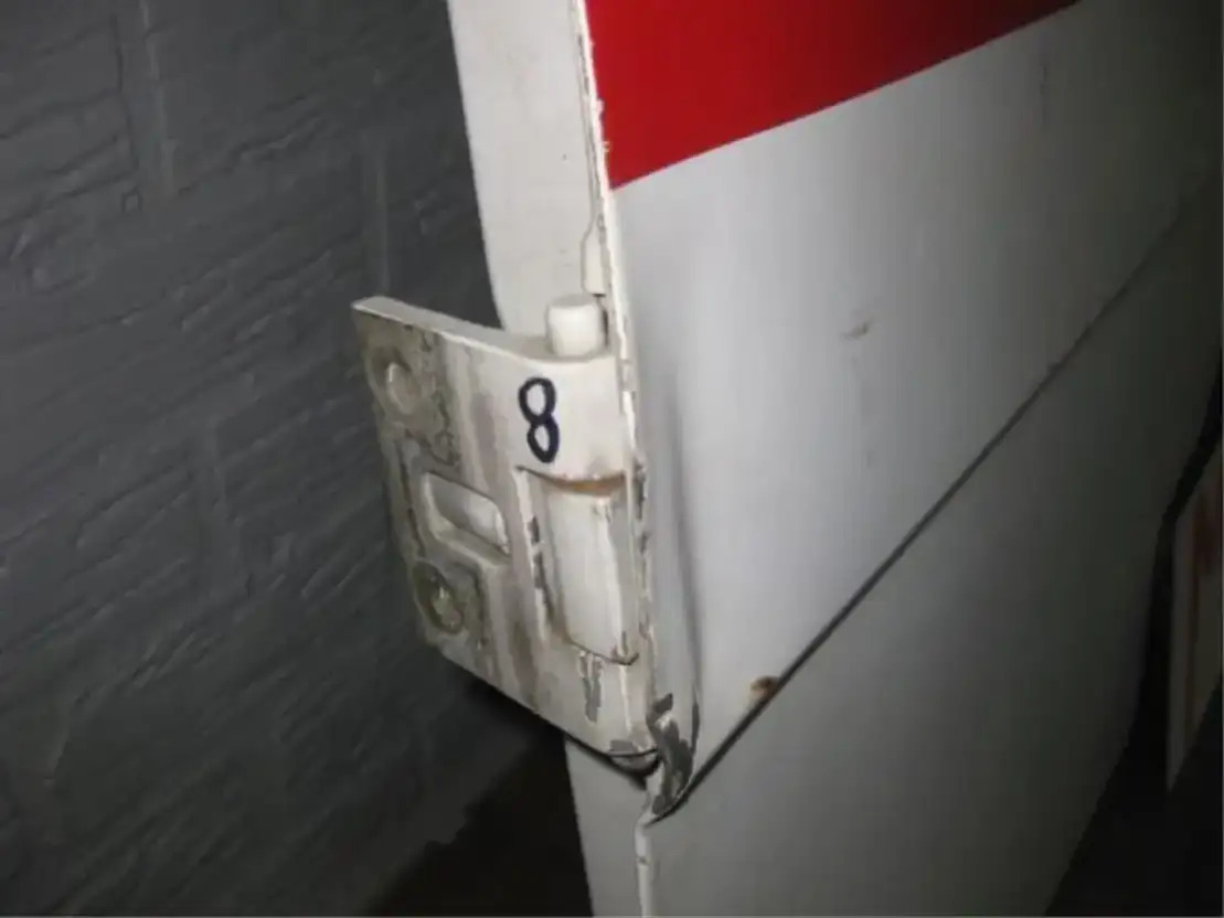 Mercedes-Benz Portier 1524 links - תא ופנים הרכב עבור משאית: תמונה 1 Mercedes-Benz Portier 1524 links - תא ופנים הרכב עבור משאית: תמונה 1