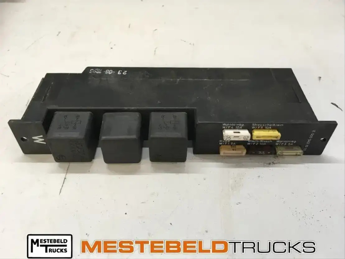 Mercedes-Benz Ruitenwisser- en knipperlichtmodule - מערכת חשמל עבור משאית: תמונה 1 Mercedes-Benz Ruitenwisser- en knipperlichtmodule - מערכת חשמל עבור משאית: תמונה 1