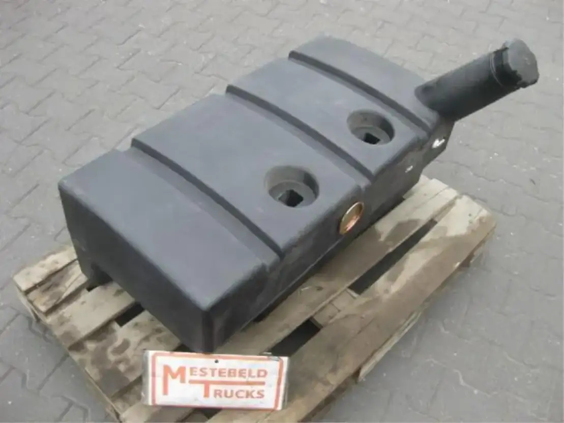 Mercedes-Benz Tank - מכל דלק עבור משאית: תמונה 1 Mercedes-Benz Tank - מכל דלק עבור משאית: תמונה 1