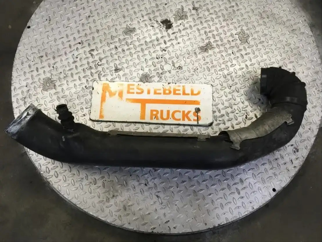 Volvo Inlaatbuis filter/turbo - צינור כניסת אוויר עבור משאית: תמונה 1 Volvo Inlaatbuis filter/turbo - צינור כניסת אוויר עבור משאית: תמונה 1
