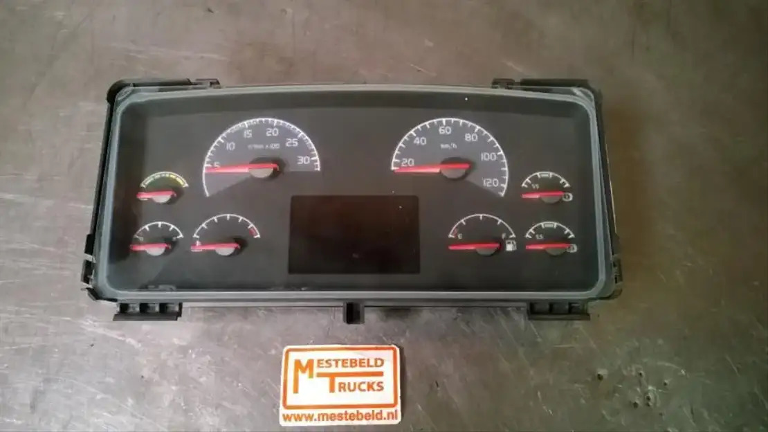 Volvo Instrumentenpaneel - תא ופנים הרכב עבור משאית: תמונה 1 Volvo Instrumentenpaneel - תא ופנים הרכב עבור משאית: תמונה 1