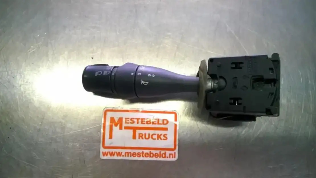 Volvo Richtingaanwijzer schakelaar - תא ופנים הרכב עבור משאית: תמונה 1 Volvo Richtingaanwijzer schakelaar - תא ופנים הרכב עבור משאית: תמונה 1