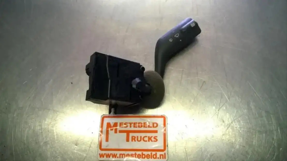 Volvo Ruitenwisser schakelaar - תא ופנים הרכב עבור משאית: תמונה 1 Volvo Ruitenwisser schakelaar - תא ופנים הרכב עבור משאית: תמונה 1