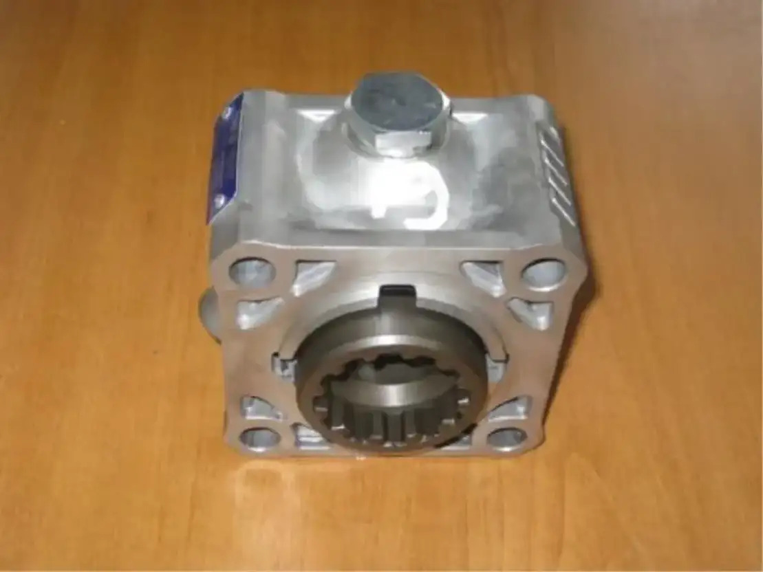 ZF PTO - חלקי הידרוליקה עבור משאית: תמונה 1 ZF PTO - חלקי הידרוליקה עבור משאית: תמונה 1