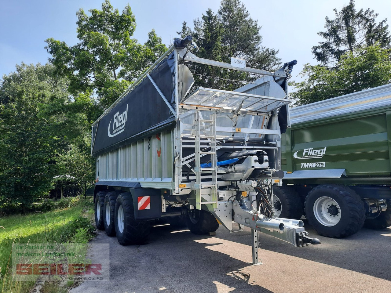 Fliegl ASW 381 TAURUS FOX 45m³ + Top Lift Light - עגלת טעינה עצמית: תמונה 2 Fliegl ASW 381 TAURUS FOX 45m³ + Top Lift Light - עגלת טעינה עצמית: תמונה 2