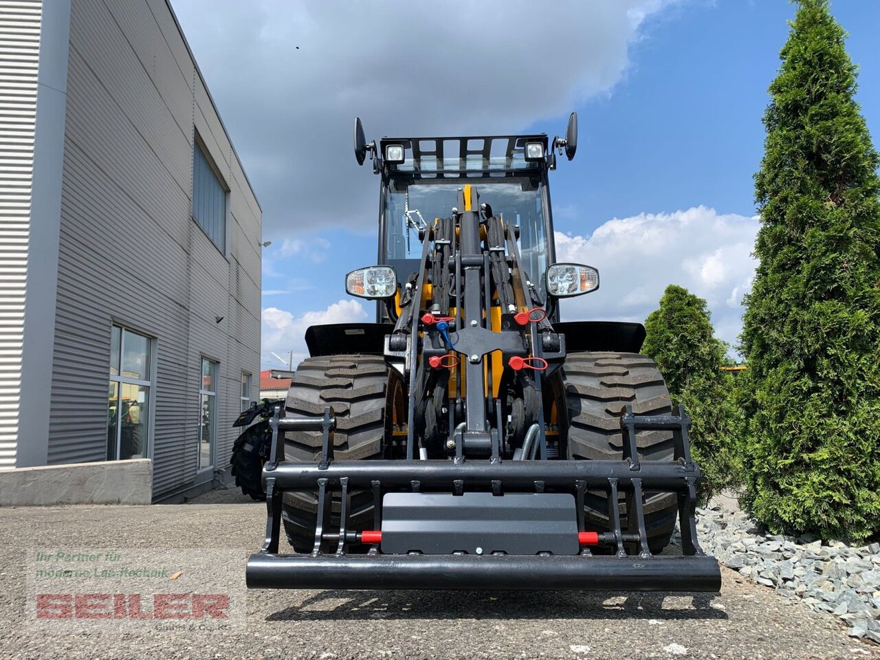 JCB 403 Agri Plus - מעמיס קומפקטי: תמונה 3 JCB 403 Agri Plus - מעמיס קומפקטי: תמונה 3