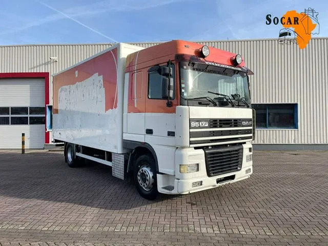 DAF XF 95.380 Euro 2 Manual-Gear - משאית תיבה: תמונה 1 DAF XF 95.380 Euro 2 Manual-Gear - משאית תיבה: תמונה 1