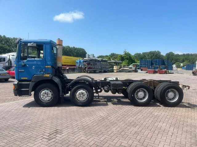 MAN 32.403 8x4 chassis Manual Full Steel - משאית עם שלדת תא: תמונה 2 MAN 32.403 8x4 chassis Manual Full Steel - משאית עם שלדת תא: תמונה 2