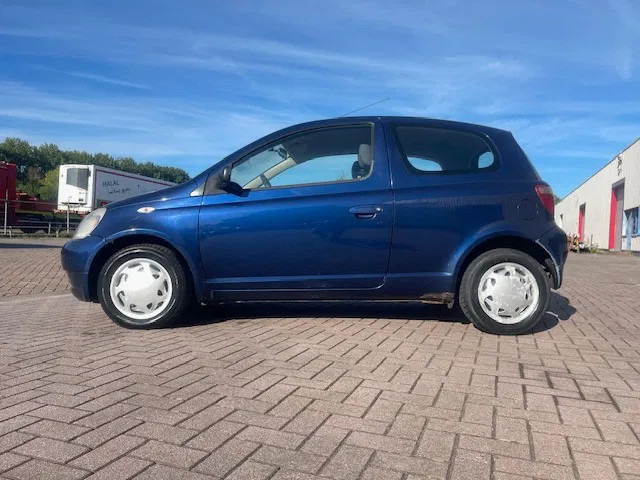 Toyota Yaris 1.3 3DRS - האצ'בק: תמונה 4 Toyota Yaris 1.3 3DRS - האצ'בק: תמונה 4