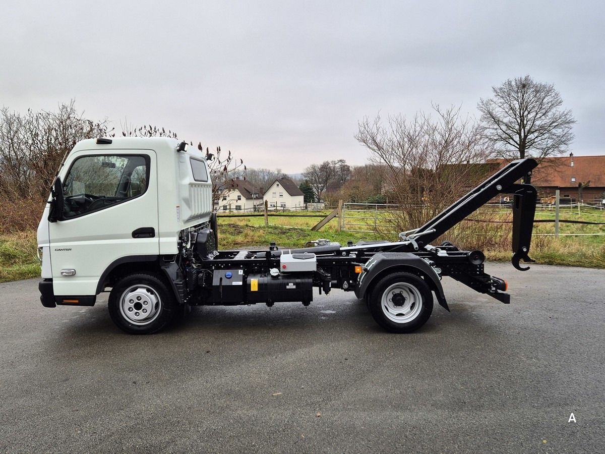 FUSO 3C15 Duonic Aut.City Abrollkipper AHK 3.5T sofor - משאית הרמת וו: תמונה 4 FUSO 3C15 Duonic Aut.City Abrollkipper AHK 3.5T sofor - משאית הרמת וו: תמונה 4