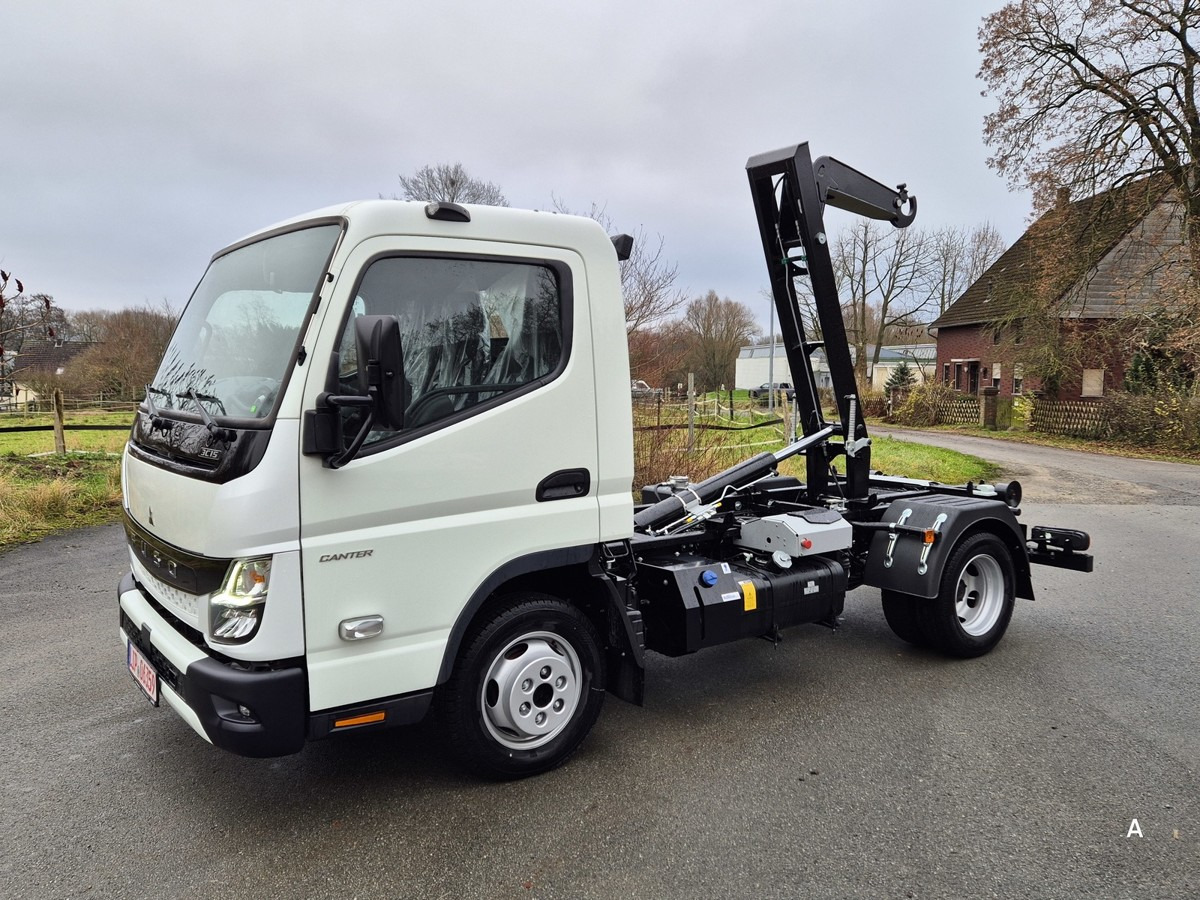 FUSO 3C15 Duonic Aut.City Abrollkipper AHK 3.5T - משאית הרמת וו: תמונה 1 FUSO 3C15 Duonic Aut.City Abrollkipper AHK 3.5T - משאית הרמת וו: תמונה 1
