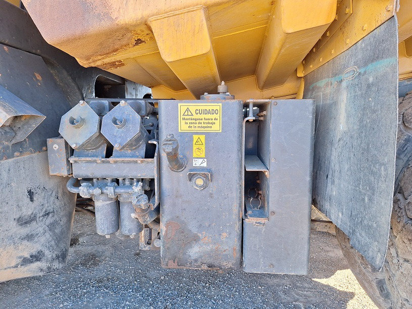 משאית סלעים/ מסיר פסולת קשיח KOMATSU HD605-7EO: תמונה 8