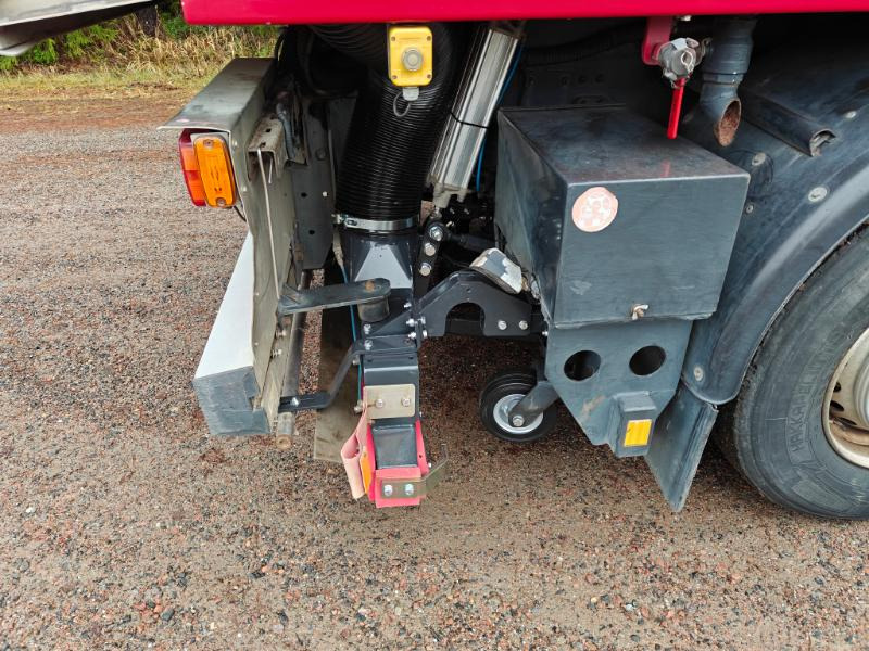 מטאטא כבישים Beam S12000 Volvo FM410: תמונה 10 מטאטא כבישים Beam S12000 Volvo FM410: תמונה 10