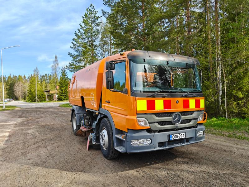 Bucher Cityfant 60 MB Atego - מטאטא כבישים: תמונה 3 Bucher Cityfant 60 MB Atego - מטאטא כבישים: תמונה 3