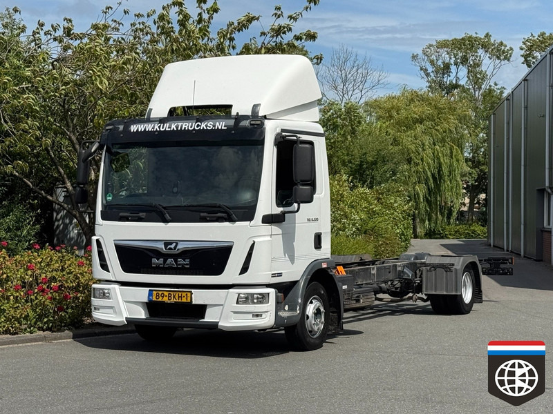 MAN TGL 8 220 - 7490KG - CHASSIS LENGTH 7.00M - LOW KM 387TKM - משאית עם שלדת תא: תמונה 1 MAN TGL 8 220 - 7490KG - CHASSIS LENGTH 7.00M - LOW KM 387TKM - משאית עם שלדת תא: תמונה 1