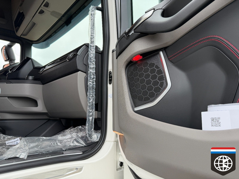 Scania 590 S 6X2/4 - Full air - Retarder PTO - SLIDE fifth wheel - King of the Road - יחידת טרקטור: תמונה 4 Scania 590 S 6X2/4 - Full air - Retarder PTO - SLIDE fifth wheel - King of the Road - יחידת טרקטור: תמונה 4
