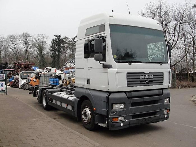 MAN 26.460 6X2 - משאית עם שלדת תא: תמונה 3 MAN 26.460 6X2 - משאית עם שלדת תא: תמונה 3