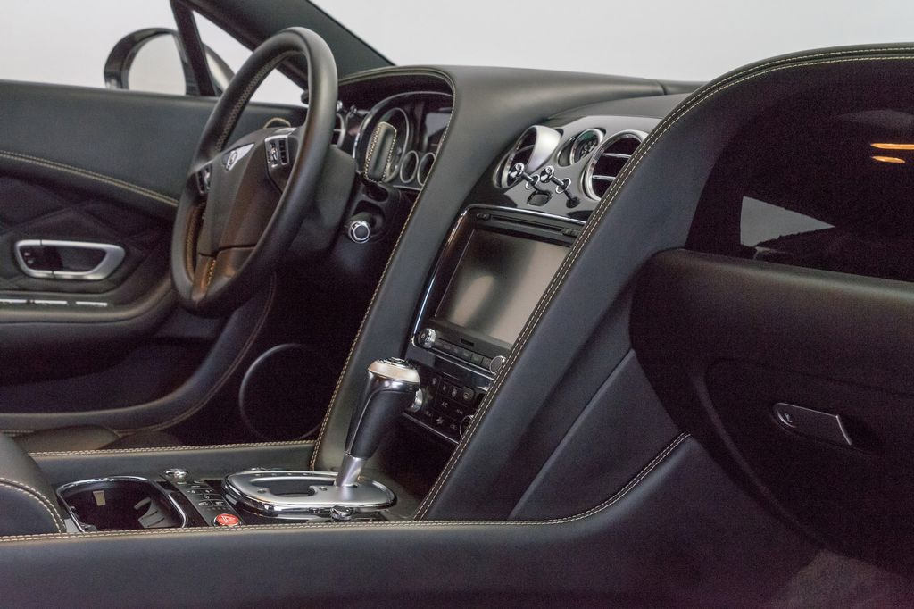 מכונית Bentley Continental GT 4.0 V8 4WD/Kamera/21 Zoll/LED: תמונה 16