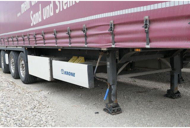 Krone SD, Gelenkt, Luft-Lift, Mitnahmestapler, Edscha - סמיטריילר עם וילונות צד: תמונה 2 Krone SD, Gelenkt, Luft-Lift, Mitnahmestapler, Edscha - סמיטריילר עם וילונות צד: תמונה 2