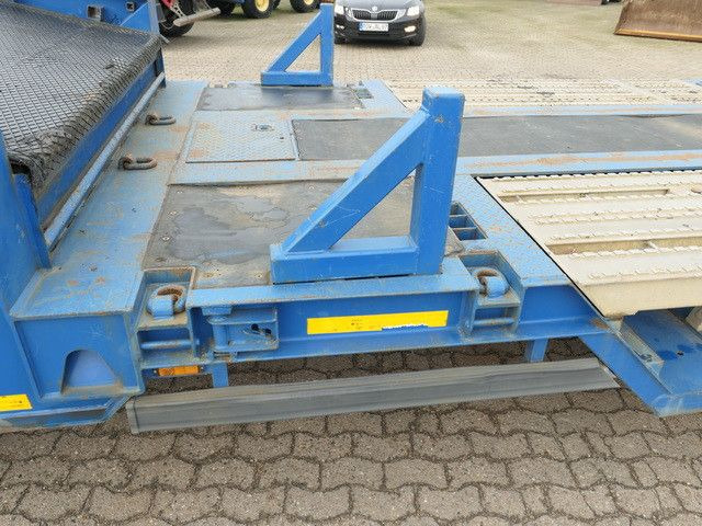 Langendorf SATUE 30/31, Radmulden, Hydr. Rampen, Gelenkt - סמיטריילר עם מטען נמוך: תמונה 5 Langendorf SATUE 30/31, Radmulden, Hydr. Rampen, Gelenkt - סמיטריילר עם מטען נמוך: תמונה 5