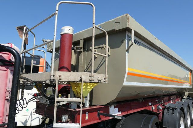 Langendorf SKS-HS 24/30, Stahl, 26m³, Alu-Felgen, BPW - סמיטריילר עם מזהיר: תמונה 3 Langendorf SKS-HS 24/30, Stahl, 26m³, Alu-Felgen, BPW - סמיטריילר עם מזהיר: תמונה 3