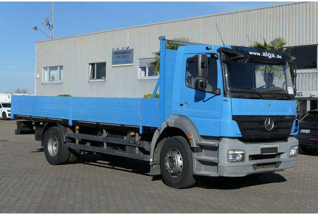 Mercedes-Benz 1824 L Axor 4x2, 3. Sitz, AHK, Gerüstbau, Klima - משאית צד נופל/ שטוחה: תמונה 3 Mercedes-Benz 1824 L Axor 4x2, 3. Sitz, AHK, Gerüstbau, Klima - משאית צד נופל/ שטוחה: תמונה 3