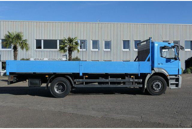 Mercedes-Benz 1824 L Axor 4x2, 3. Sitz, AHK, Gerüstbau, Klima - משאית צד נופל/ שטוחה: תמונה 4 Mercedes-Benz 1824 L Axor 4x2, 3. Sitz, AHK, Gerüstbau, Klima - משאית צד נופל/ שטוחה: תמונה 4