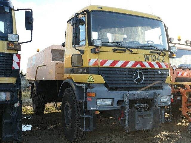 Mercedes-Benz 2035 AK Actros 4x4, Kehrmaschine Schmidt, Allrad - מפלסת שלג: תמונה 4 Mercedes-Benz 2035 AK Actros 4x4, Kehrmaschine Schmidt, Allrad - מפלסת שלג: תמונה 4