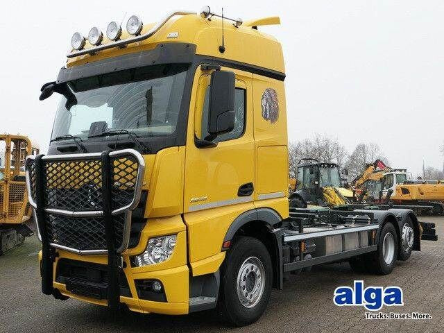 Mercedes-Benz 2546 L 6x2, MP4, 2x Schlafliege, Bullfänger, AC - משאית עם שלדת תא: תמונה 1 Mercedes-Benz 2546 L 6x2, MP4, 2x Schlafliege, Bullfänger, AC - משאית עם שלדת תא: תמונה 1