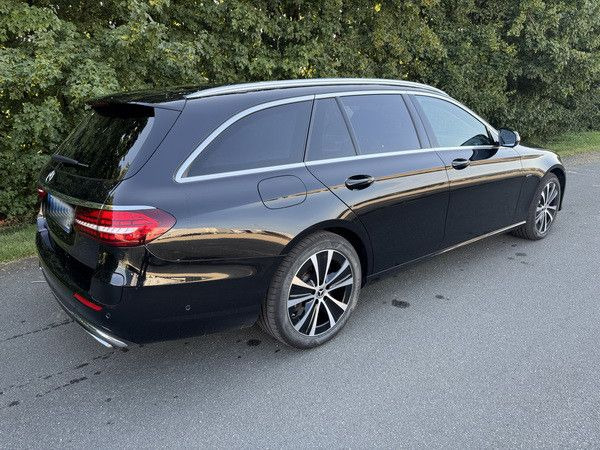 Mercedes-Benz E 300 de/AHK/Scheckheft/Winterräder - רכב סטיישן: תמונה 4 Mercedes-Benz E 300 de/AHK/Scheckheft/Winterräder - רכב סטיישן: תמונה 4