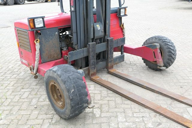 Moffett M4 25.3, Mitnahmestapler, 2.500kg, 3m Hubhöhe - מלגזה מותקנת על משאית: תמונה 4 Moffett M4 25.3, Mitnahmestapler, 2.500kg, 3m Hubhöhe - מלגזה מותקנת על משאית: תמונה 4