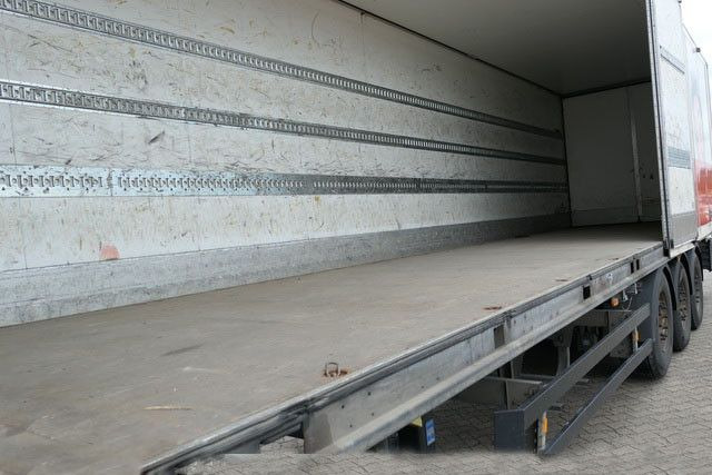 Schmitz Cargobull SKO 24, Faltwand, Seitentüren,Isoliert,Luft-Lift - סמיטריילר בתיבה סגורה: תמונה 3 Schmitz Cargobull SKO 24, Faltwand, Seitentüren,Isoliert,Luft-Lift - סמיטריילר בתיבה סגורה: תמונה 3