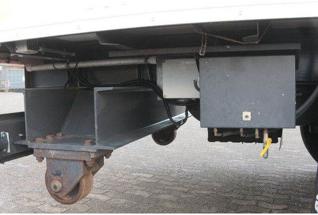 Sommer 2-Achser, elektr. Rolltor, BPW, 11.000mm lang - סמיטריילר בתיבה סגורה: תמונה 5 Sommer 2-Achser, elektr. Rolltor, BPW, 11.000mm lang - סמיטריילר בתיבה סגורה: תמונה 5