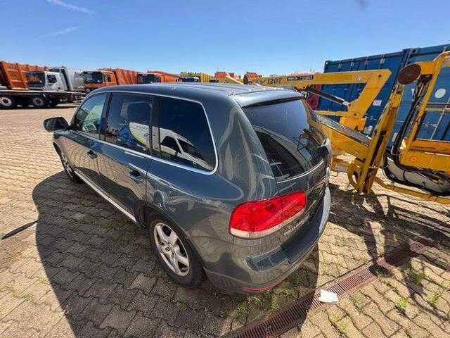 Volkswagen Touareg 3.2 V6/ GETRIEBESCHADEN /Motor läuft! - כלי רכב מסחרי במיטה שטוחה: תמונה 4 Volkswagen Touareg 3.2 V6/ GETRIEBESCHADEN /Motor läuft! - כלי רכב מסחרי במיטה שטוחה: תמונה 4