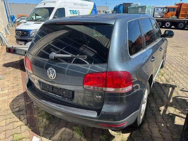 Volkswagen Touareg 3.2 V6/ GETRIEBESCHADEN /Motor läuft! - כלי רכב מסחרי במיטה שטוחה: תמונה 2 Volkswagen Touareg 3.2 V6/ GETRIEBESCHADEN /Motor läuft! - כלי רכב מסחרי במיטה שטוחה: תמונה 2