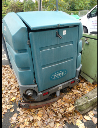 Balayeuse laveuse autoportée électrique Tennant 8300 - מכונות אחרות: תמונה 2 Balayeuse laveuse autoportée électrique Tennant 8300 - מכונות אחרות: תמונה 2