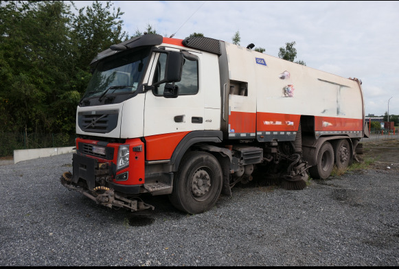 Camion balayeuse de voirie Volvo - מטאטא כבישים: תמונה 1 Camion balayeuse de voirie Volvo - מטאטא כבישים: תמונה 1