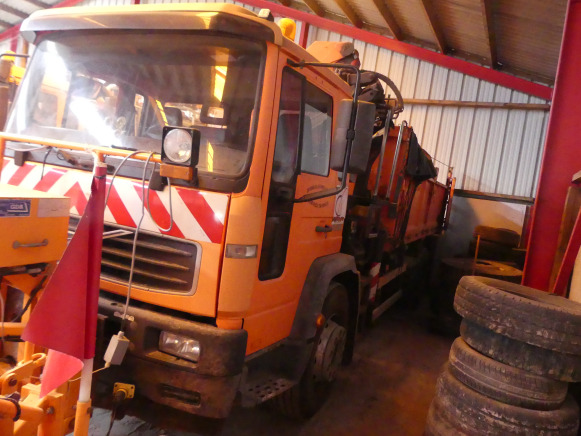 Camion benne + grue auxiliaire Volvo FL6E 19.0 - מזהיר, משאית מנוף: תמונה 2 Camion benne + grue auxiliaire Volvo FL6E 19.0 - מזהיר, משאית מנוף: תמונה 2