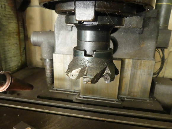 Fraiseuse universelle CNC 3 aves Fias Mh6 - מכונת כרסום: תמונה 3 Fraiseuse universelle CNC 3 aves Fias Mh6 - מכונת כרסום: תמונה 3