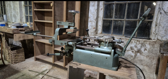 Mortaiseuse RAPID – en parfait état de fonctionnement - מכונת עיבוד עץ: תמונה 1 Mortaiseuse RAPID – en parfait état de fonctionnement - מכונת עיבוד עץ: תמונה 1