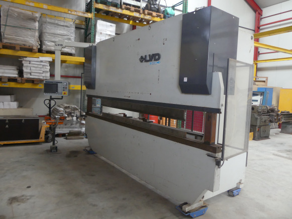Plieuse LVD PPEB 135/40 MNC90 - מכונת עיבוד מתכת: תמונה 1 Plieuse LVD PPEB 135/40 MNC90 - מכונת עיבוד מתכת: תמונה 1