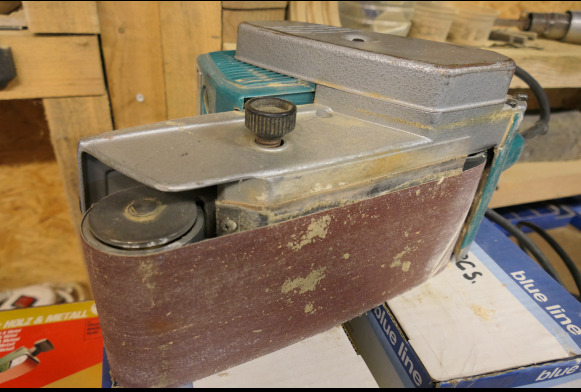 Ponceuse à bande Makita 9402 - מכונת עיבוד עץ: תמונה 4 Ponceuse à bande Makita 9402 - מכונת עיבוד עץ: תמונה 4