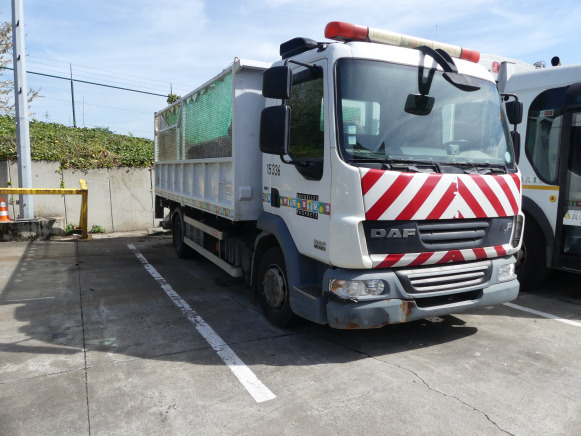REF:15336 - Camion benne avec hayon DAF FA-LF45 (45.160) (2010-145.720 km) - מזהיר: תמונה 2 REF:15336 - Camion benne avec hayon DAF FA-LF45 (45.160) (2010-145.720 km) - מזהיר: תמונה 2