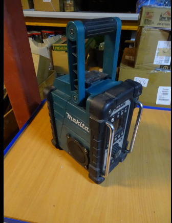 Radio MAKITA DMR112 IP64 Bluetooth DAB+ - מטאטא תעשייתי: תמונה 1 Radio MAKITA DMR112 IP64 Bluetooth DAB+ - מטאטא תעשייתי: תמונה 1