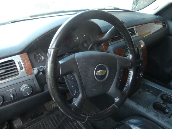 Voiture Chevrolet Suburban (2006-355.000 km) Numéro de châssis : 1GNFK16327J170092 - Kilométrage : 355000 - כלי רכב מסחרי קומבי: תמונה 5 Voiture Chevrolet Suburban (2006-355.000 km) Numéro de châssis : 1GNFK16327J170092 - Kilométrage : 355000 - כלי רכב מסחרי קומבי: תמונה 5