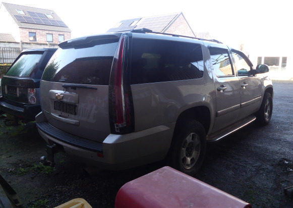 Voiture Chevrolet Suburban (2006-355.000 km) Numéro de châssis : 1GNFK16327J170092 - Kilométrage : 355000 - כלי רכב מסחרי קומבי: תמונה 3 Voiture Chevrolet Suburban (2006-355.000 km) Numéro de châssis : 1GNFK16327J170092 - Kilométrage : 355000 - כלי רכב מסחרי קומבי: תמונה 3