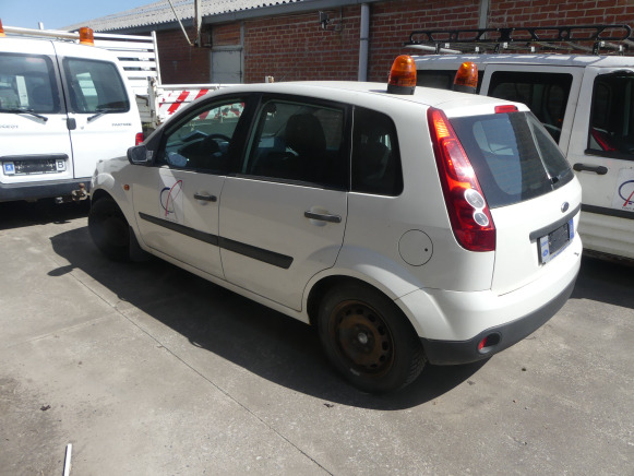 Voiture Ford FIESTA (2006-110.830 km) - מכונית: תמונה 2 Voiture Ford FIESTA (2006-110.830 km) - מכונית: תמונה 2