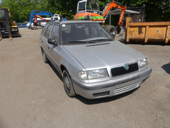 Voiture Skoda Felicia Station wagon (1999-134.345 km) - מכונית: תמונה 2 Voiture Skoda Felicia Station wagon (1999-134.345 km) - מכונית: תמונה 2